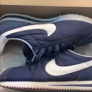 NIKE CORTEZ BRAND NEW WORN TWICE 6.5Y